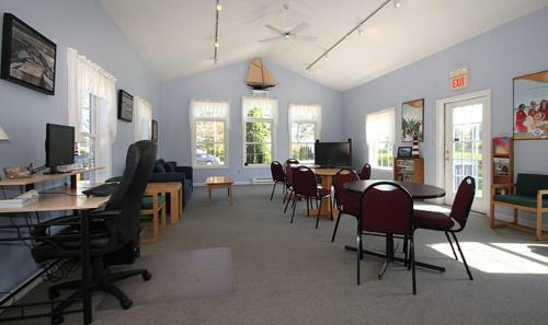 Hotel Nautical Mile Resort