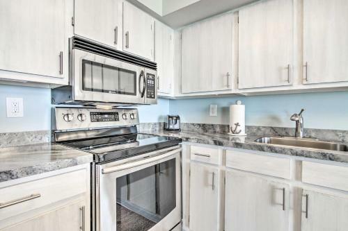 Apartamento Chic Oceanfront Condo Less Than Half Mi To Boardwalk!
