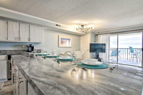 Apartamento Chic Oceanfront Condo Less Than Half Mi To Boardwalk!