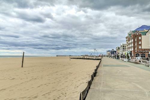 Apartamento Chic Oceanfront Condo Less Than Half Mi To Boardwalk!