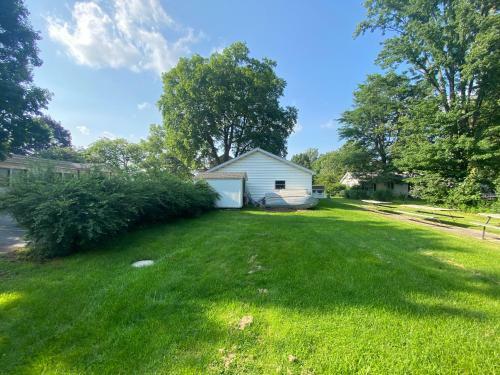 Cottages On Sand Lake - The Farm House