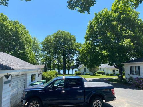 Cottages On Sand Lake - The Farm House