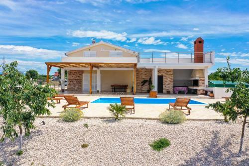 Villa Iva With Heated Pool