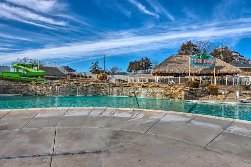Osage Beach Hideaway With 3 Decks And Fireplace!