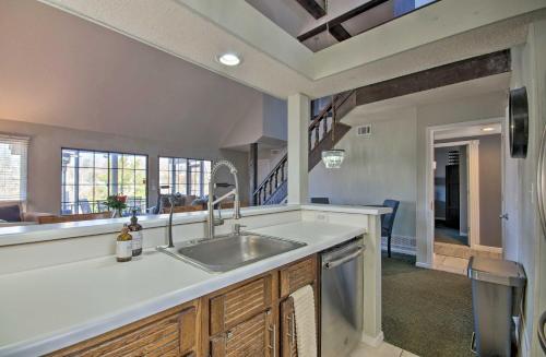 Osage Beach Hideaway With 3 Decks And Fireplace!