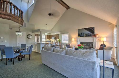Osage Beach Hideaway With 3 Decks And Fireplace!