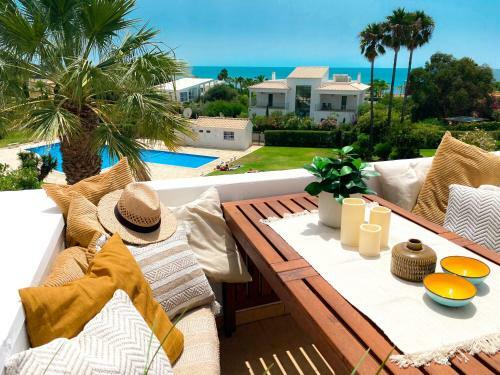 Beach Villa With Ocean View And Rooftop Cinema