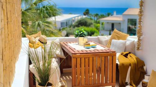 Beach Villa With Ocean View And Rooftop Cinema