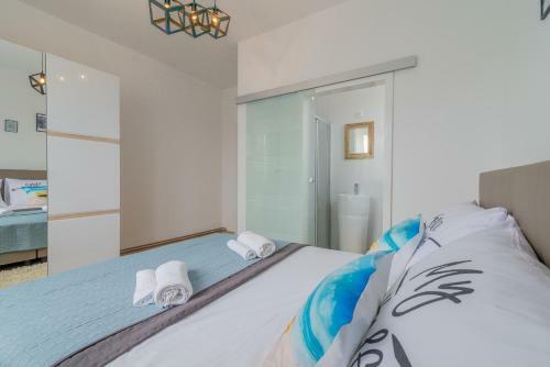 S&i Peaceful Holiday Home With Pool & Jacuzzi