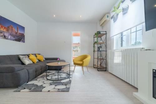 S&i Peaceful Holiday Home With Pool & Jacuzzi