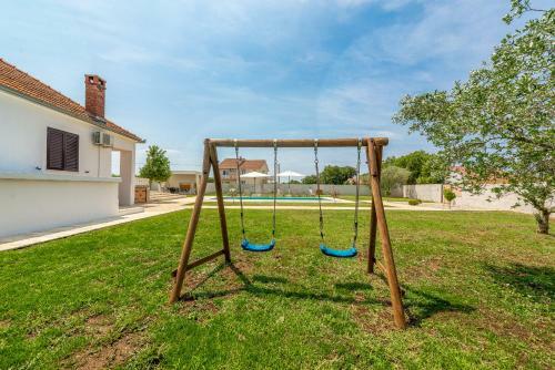 S&i Peaceful Holiday Home With Pool & Jacuzzi