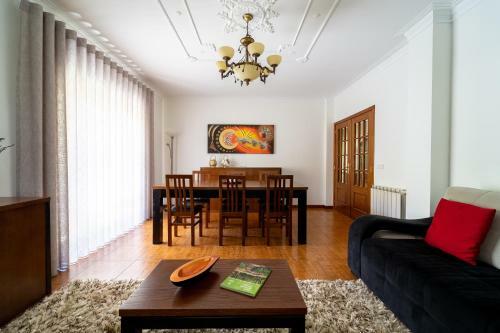 Gondomar - Moradia V3 Com Piscina - Guimar�es