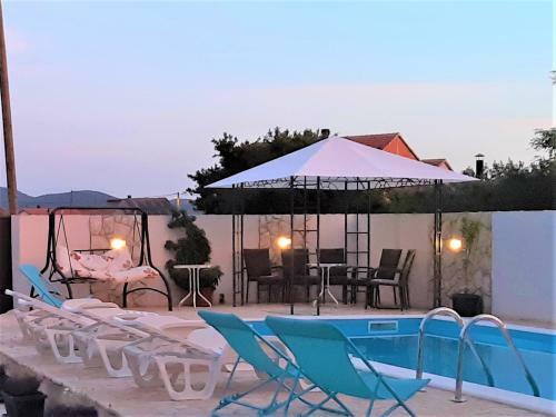Apartments"nika" With Private Pool