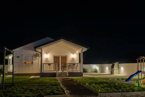 Villa Holiday Home Aprilis