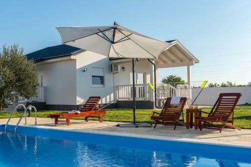 Villa Holiday Home Aprilis