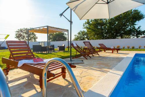 Villa Holiday Home Aprilis