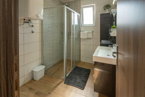 Hostal Apartmani Marko Dugova?a