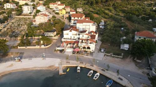 Hostal Apartmani Marko Dugova?a