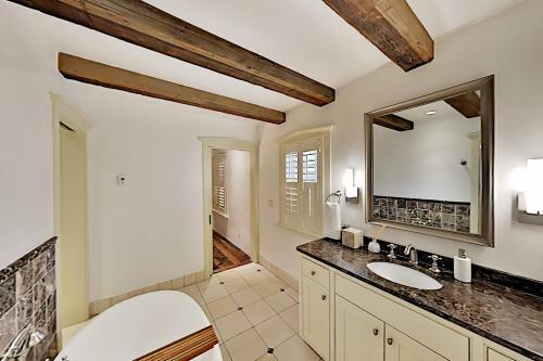 Palacio Rojo Condo Unit 1