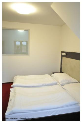 Hotel Monde