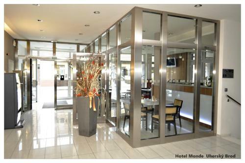 Hotel Monde