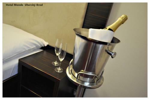Hotel Monde