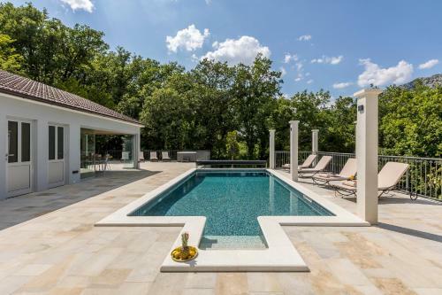 Villa Grey Stone
