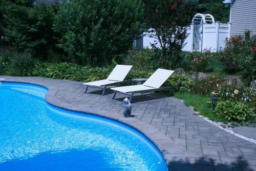 Villa Large 4br North Fork Home Heated Saltwater Pool Vineyards Farm
