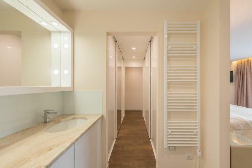 Apartment Tesi