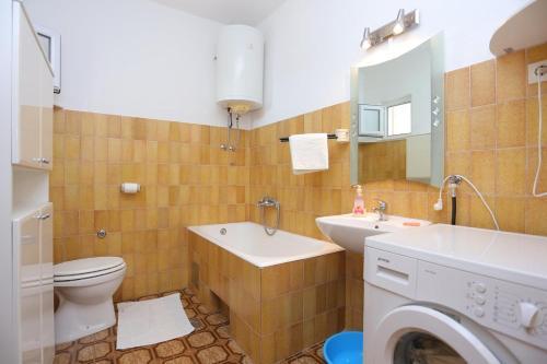 Apartments With A Swimming Pool Mali Rat (Omis) - 9698