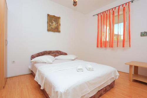 Apartments With A Swimming Pool Mali Rat (Omis) - 9698