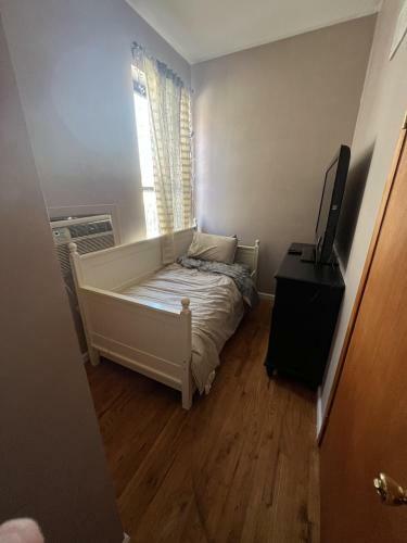 119 Avenue D - Full Apartment