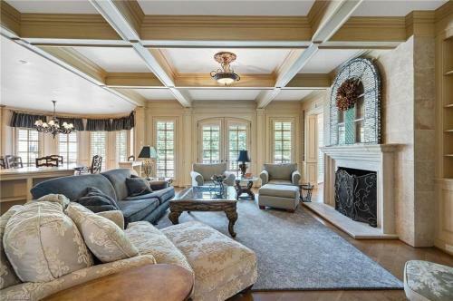 Luxury Bedroom Close To Elon University
