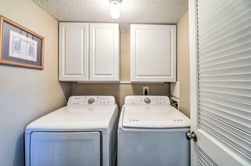 Apartamento Coastal Condo With Indoor And Outdoor Pool Access