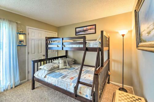 Apartamento Coastal Condo With Indoor And Outdoor Pool Access