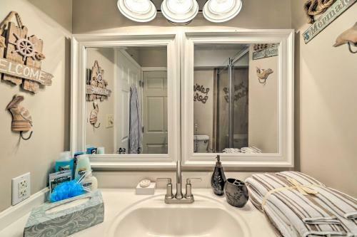 Apartamento Coastal Condo With Indoor And Outdoor Pool Access