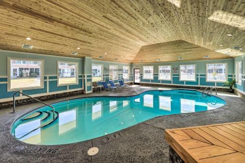Apartamento Coastal Condo With Indoor And Outdoor Pool Access