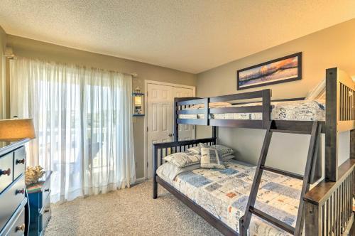 Apartamento Coastal Condo With Indoor And Outdoor Pool Access