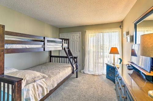 Apartamento Coastal Condo With Indoor And Outdoor Pool Access