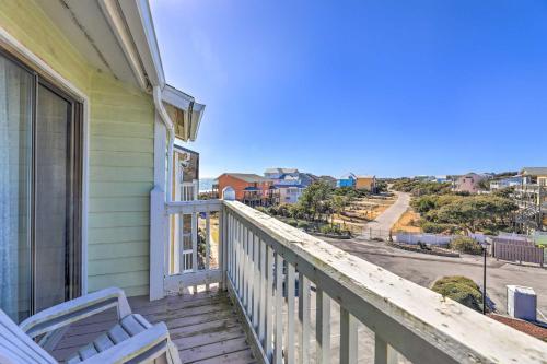 Apartamento Coastal Condo With Indoor And Outdoor Pool Access
