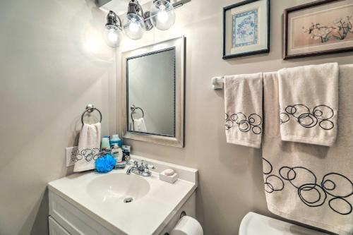Apartamento Coastal Condo With Indoor And Outdoor Pool Access