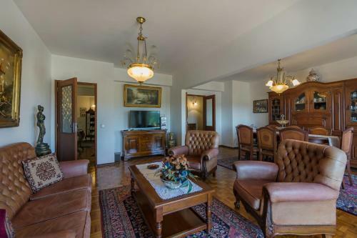 Central Charming Classic Apartment
