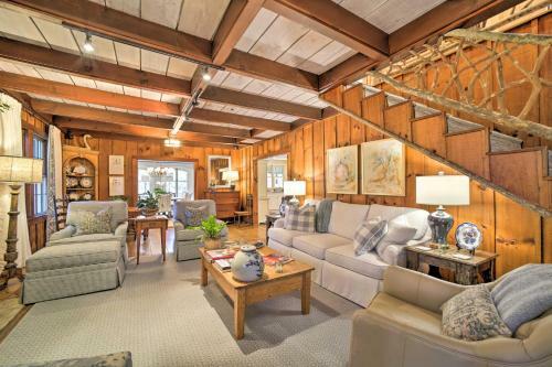 Family-friendly Highlands Home With Gas Grill!