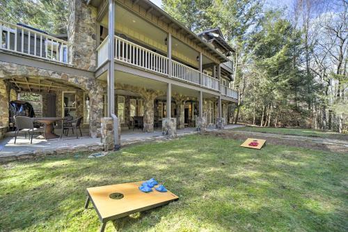 Family-friendly Highlands Home With Gas Grill!