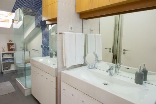 Hostal Lous� Varanda's House