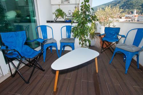Hostal Lous� Varanda's House