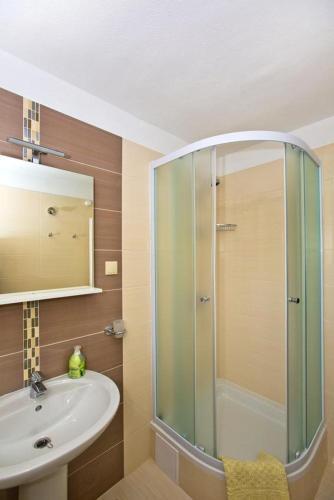 Apartment Tvrdni Dolac 4008c