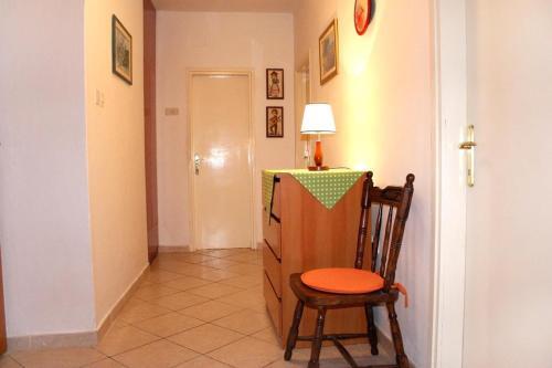 Apartment Zarace - Gdinj 2047b