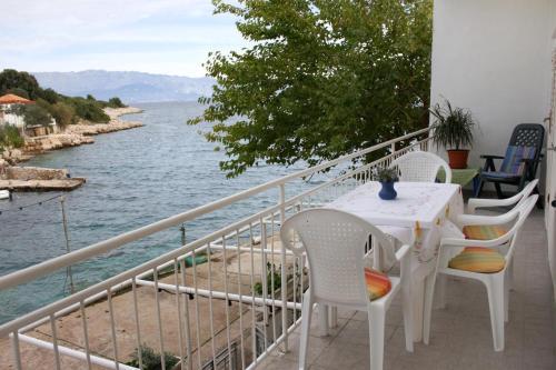 Apartment Zarace - Gdinj 2047b