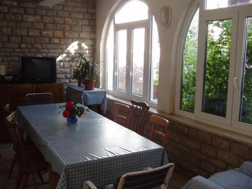 Apartment Zarace - Gdinj 2047b